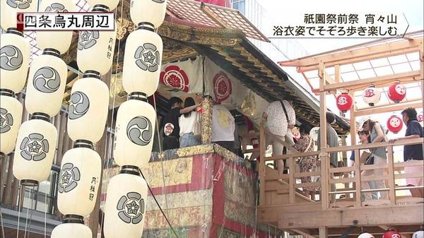 祇園祭宵々山　浴衣姿でそぞろ歩き楽しむ　京都市内中心部