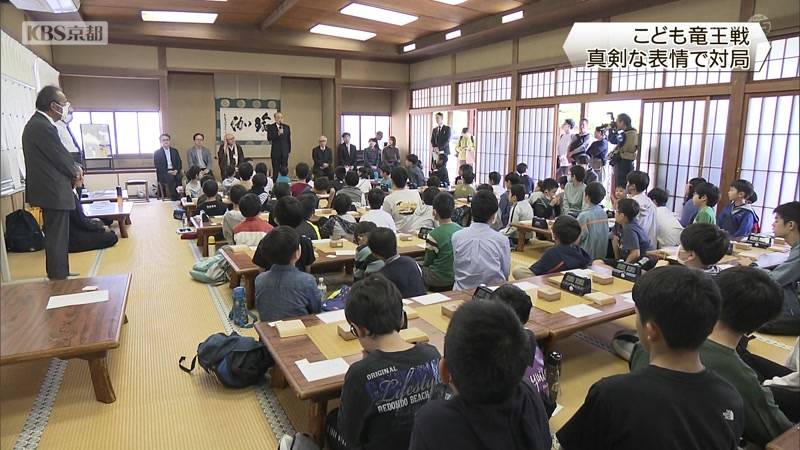 こども竜王戦　未就学児～高校生106人が対局