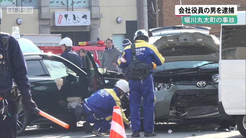 京都市上京区の交差点で車が人をはねてほかの車と衝突 会社役員の男を逮捕